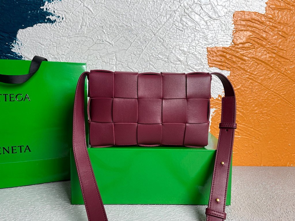Bottega Veneta BV 578004 Cassette  Cross-body Bag 58890 Wine Red