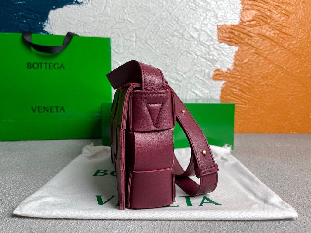 Bottega Veneta BV 578004 Cassette  Cross-body Bag 58890 Wine Red