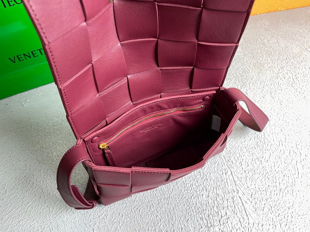 Bottega Veneta BV 578004 Cassette  Cross-body Bag 58890 Wine Red