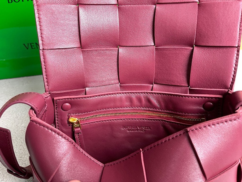 Bottega Veneta BV 578004 Cassette  Cross-body Bag 58890 Wine Red