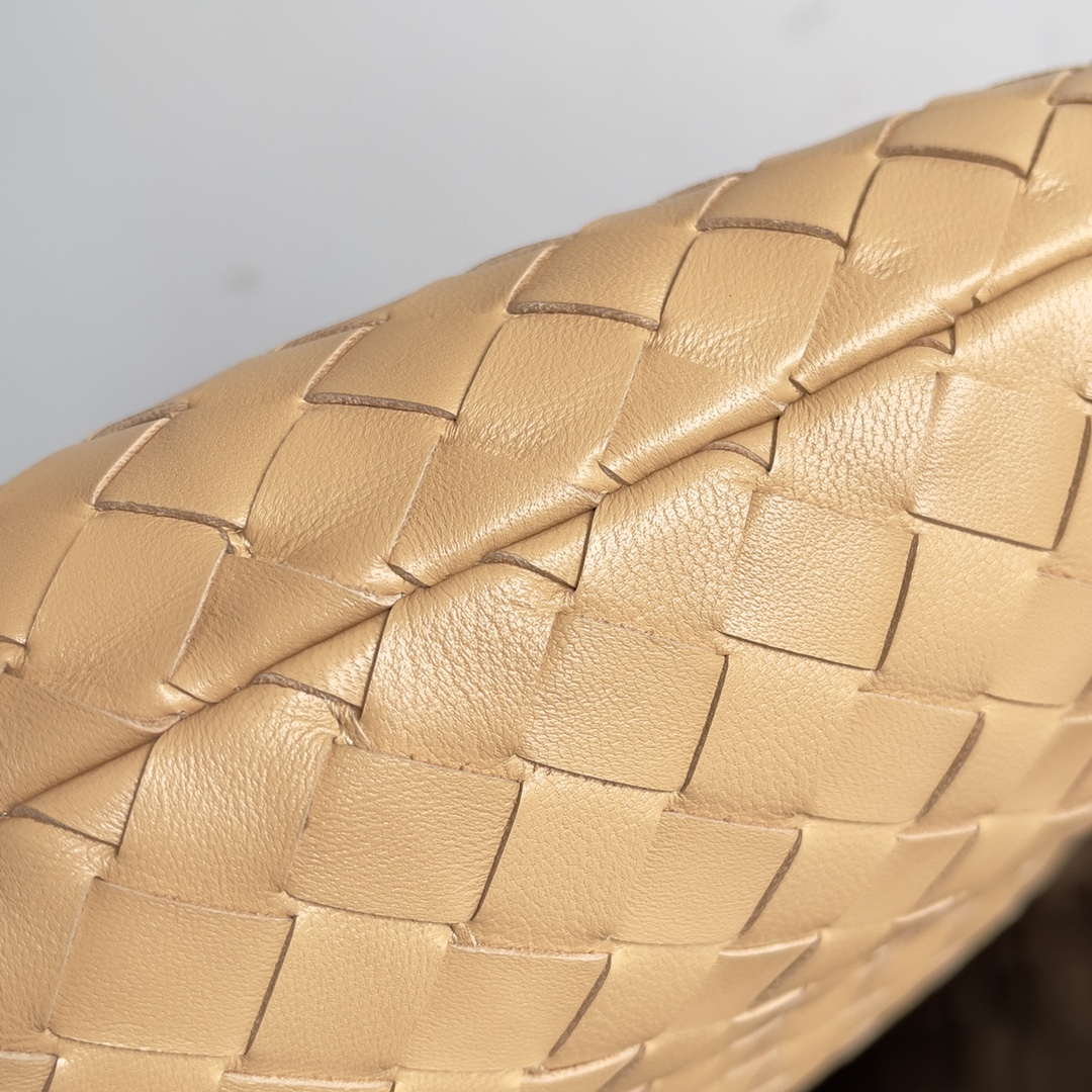 Bottega Veneta BV 600263 Medium Jodie Bag Apricot