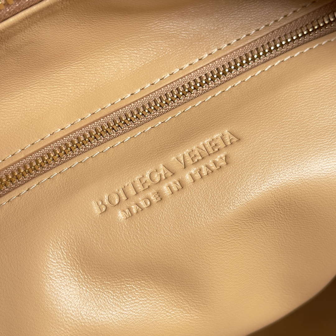 Bottega Veneta BV 600263 Medium Jodie Bag Apricot