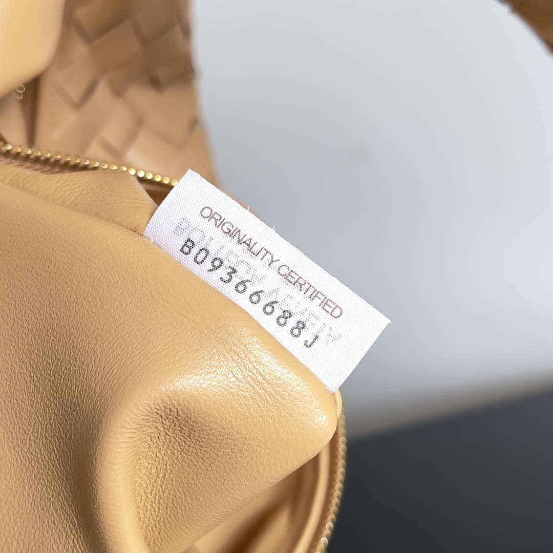 Bottega Veneta BV 600263 Medium Jodie Bag Apricot