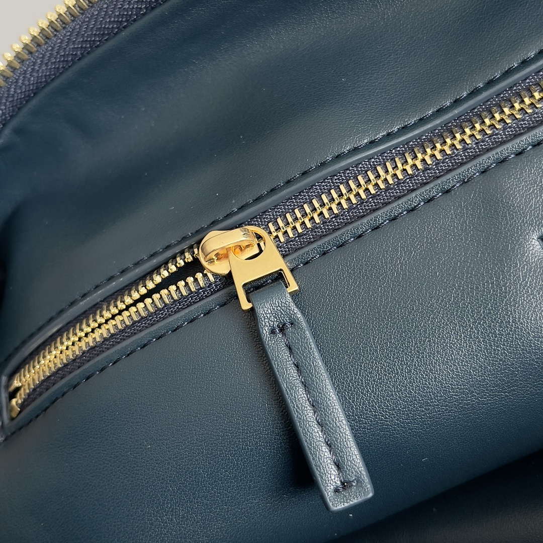 Bottega Veneta BV 600263 Medium Jodie Bag Navy Blue