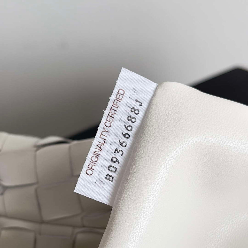Bottega Veneta BV 600263 Medium Jodie Bag White