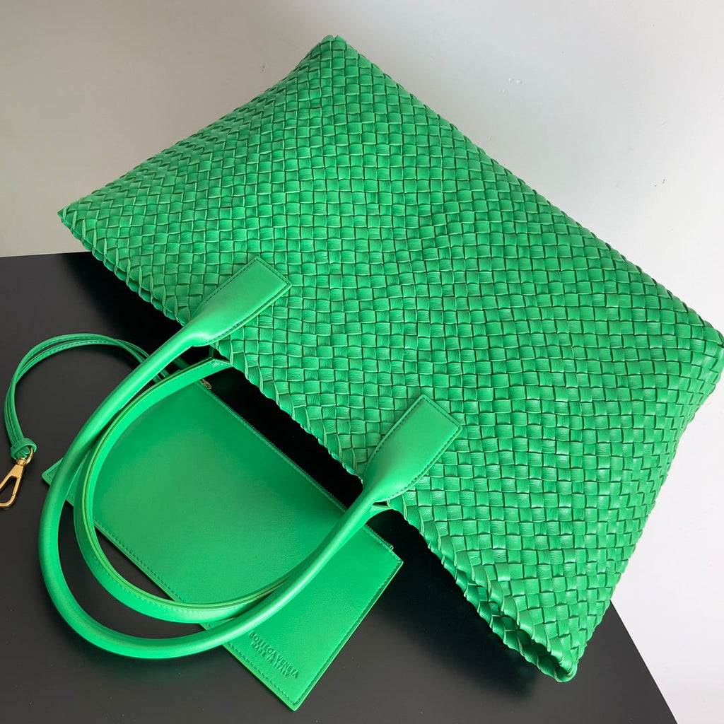 Bottega Veneta BV 608811 Large Cabat Bag Bv0019