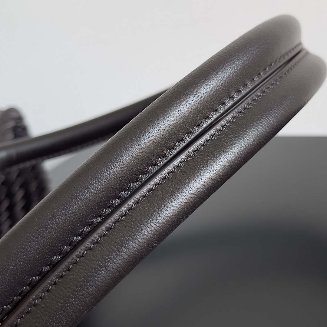 Bottega Veneta BV 608811 Large Cabat Bag Bv0020