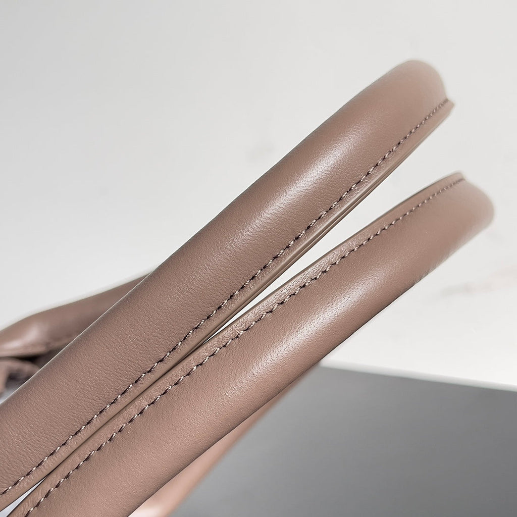 Bottega Veneta BV 608811 Large Cabat Bag Bv0021
