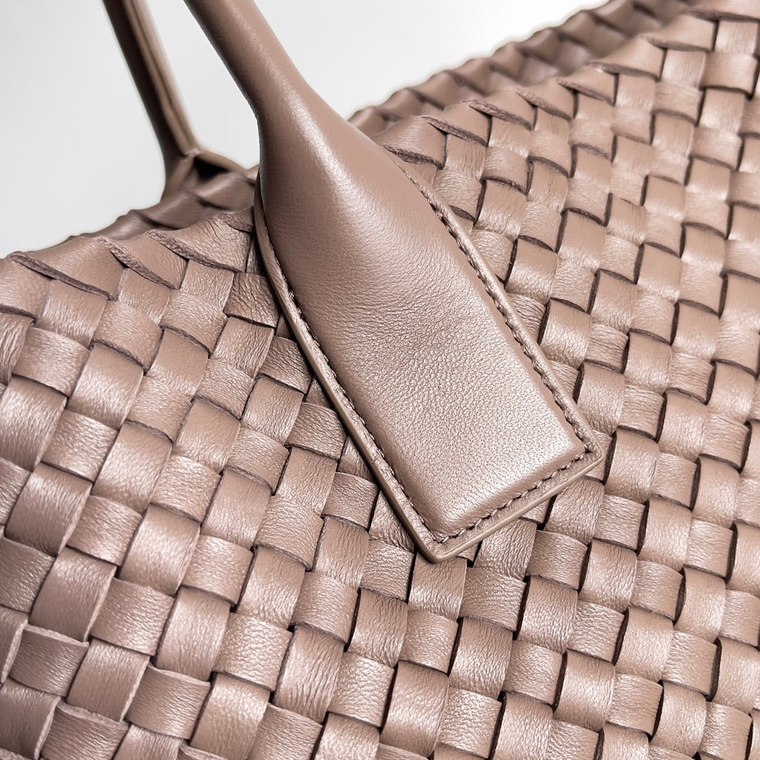 Bottega Veneta BV 608811 Large Cabat Bag Bv0021