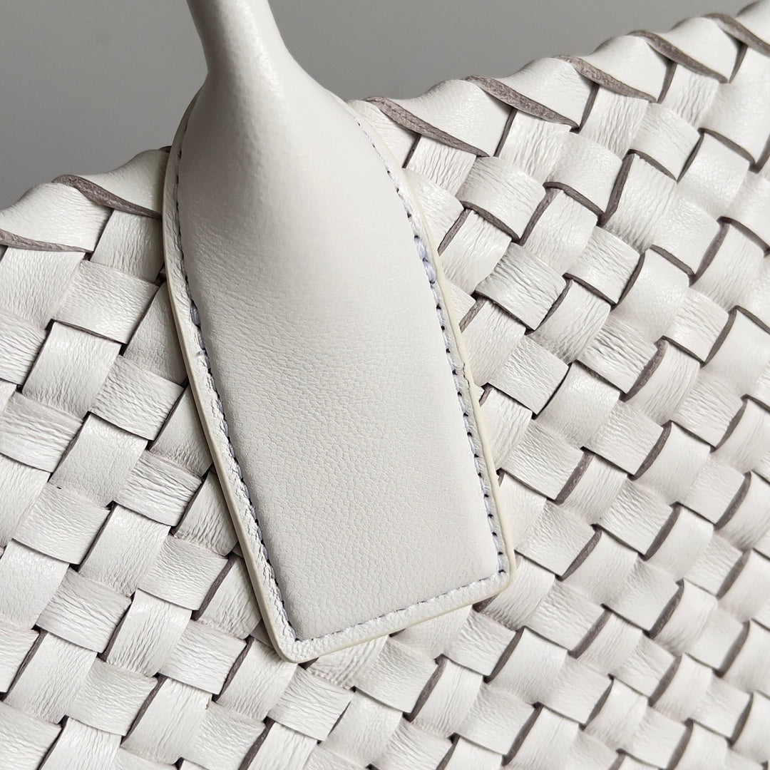 Bottega Veneta BV 608811 Large Cabat Bag Bv0010