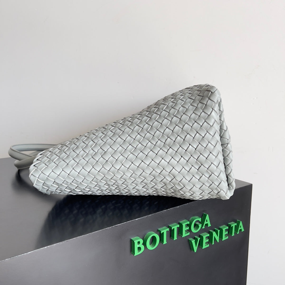 Bottega Veneta BV 608811 Large Cabat Bag Bv0011