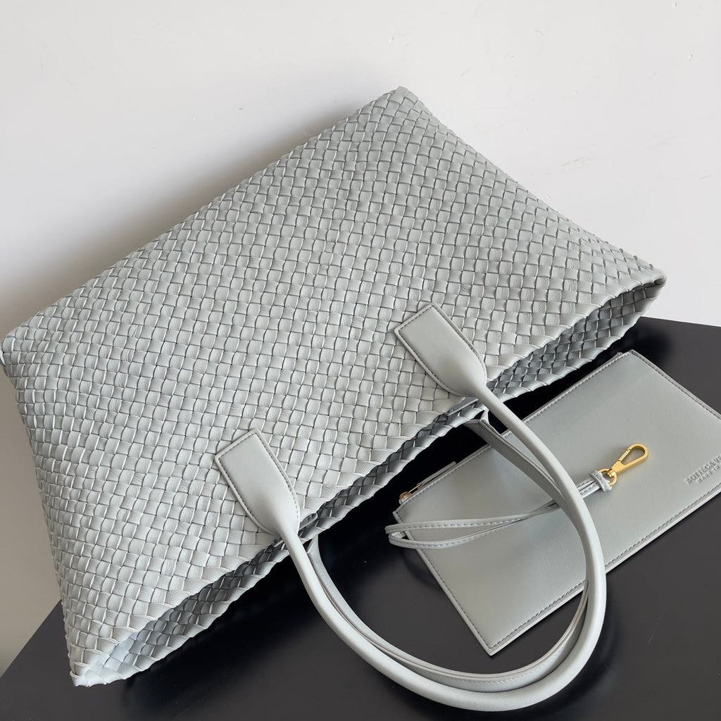 Bottega Veneta BV 608811 Large Cabat Bag Bv0011