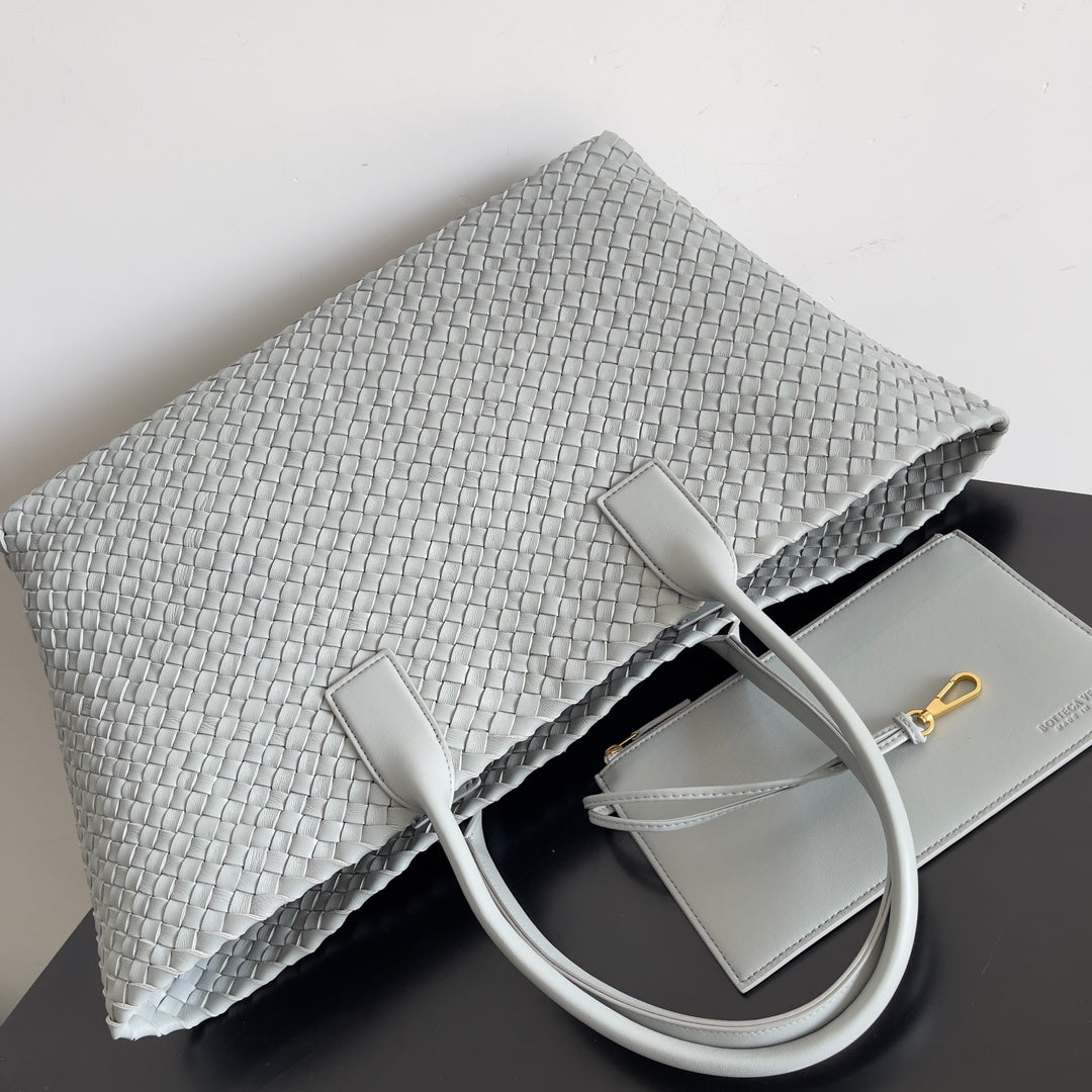 Bottega Veneta BV 608811 Large Cabat Bag Bv0011