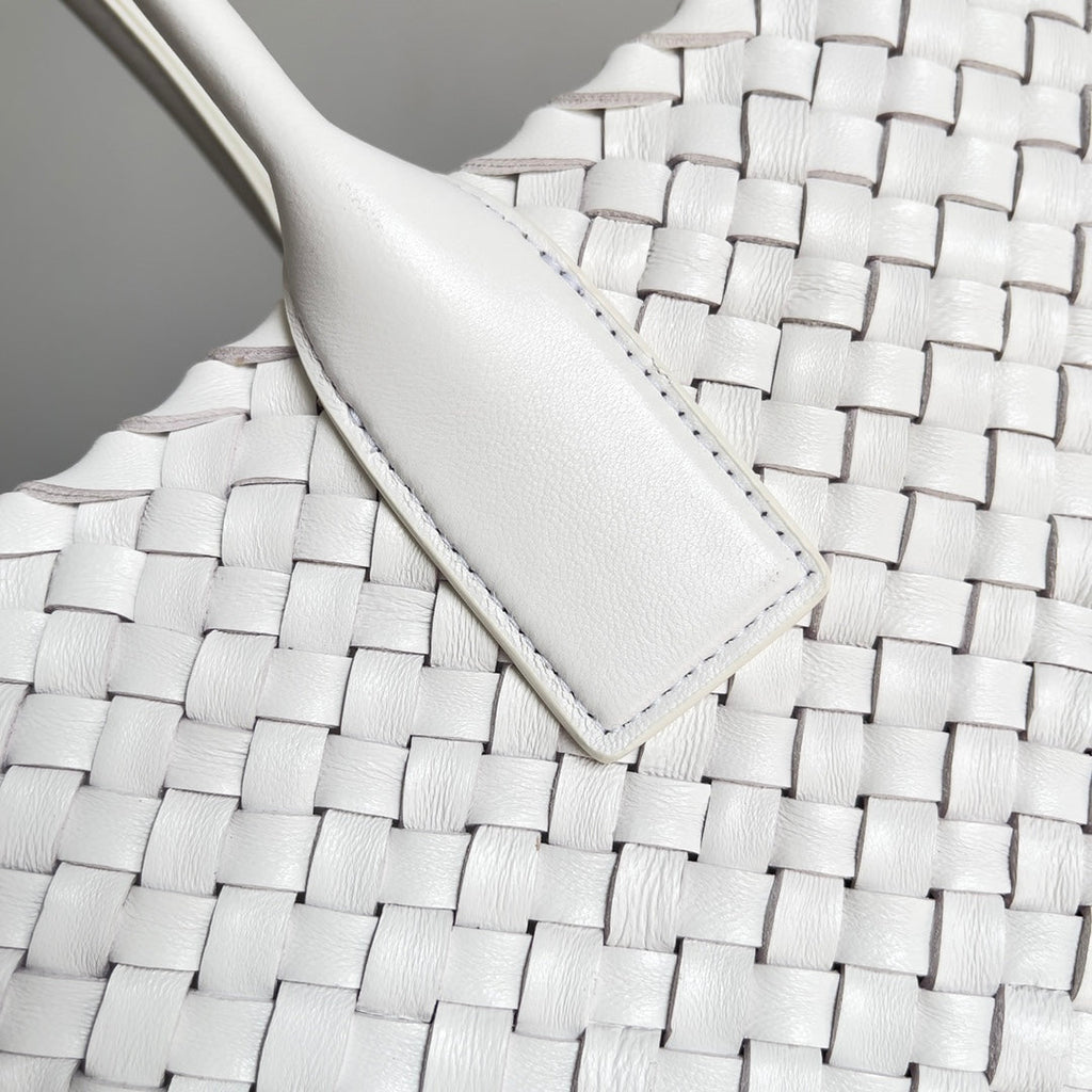 Bottega Veneta BV 608811 Large Cabat Bag Bv0012