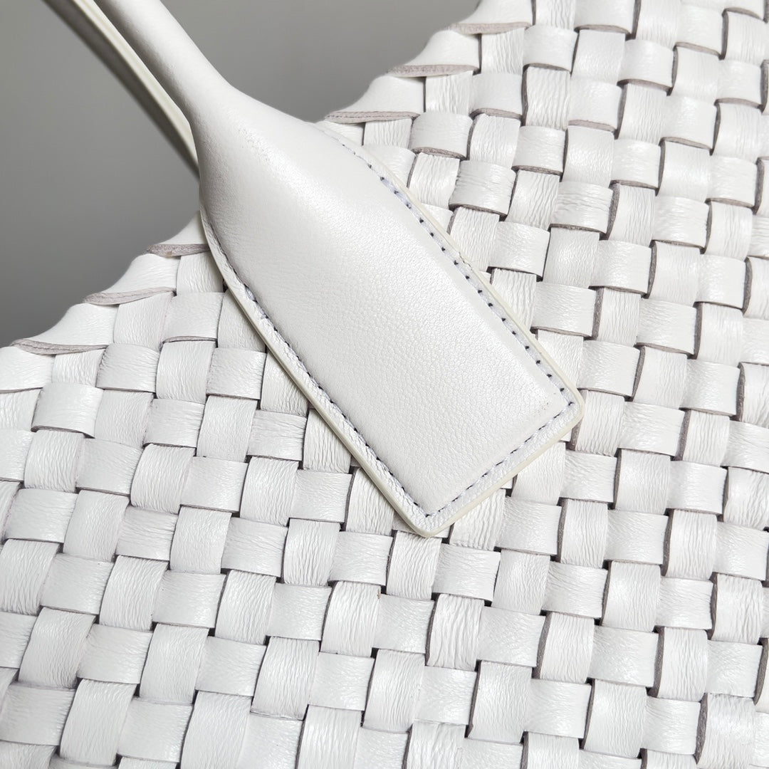 Bottega Veneta BV 608811 Large Cabat Bag Bv0012