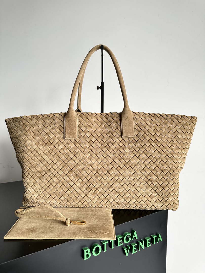 Bottega Veneta BV 608811 Large Cabat Bag Bv0014 - Default Title - View 1