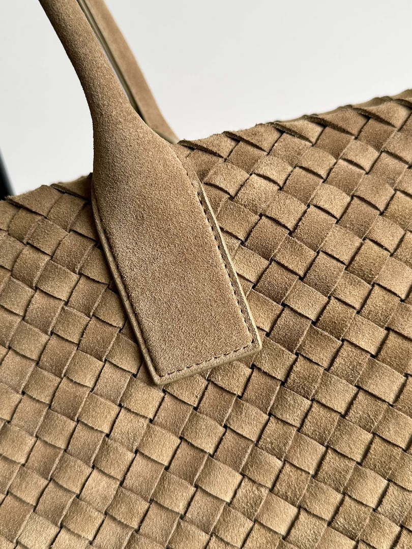 Bottega Veneta BV 608811 Large Cabat Bag Bv0014