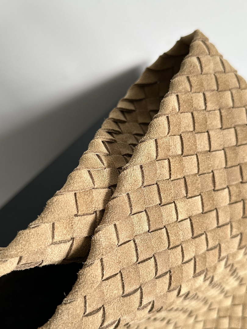 Bottega Veneta BV 608811 Large Cabat Bag Bv0014