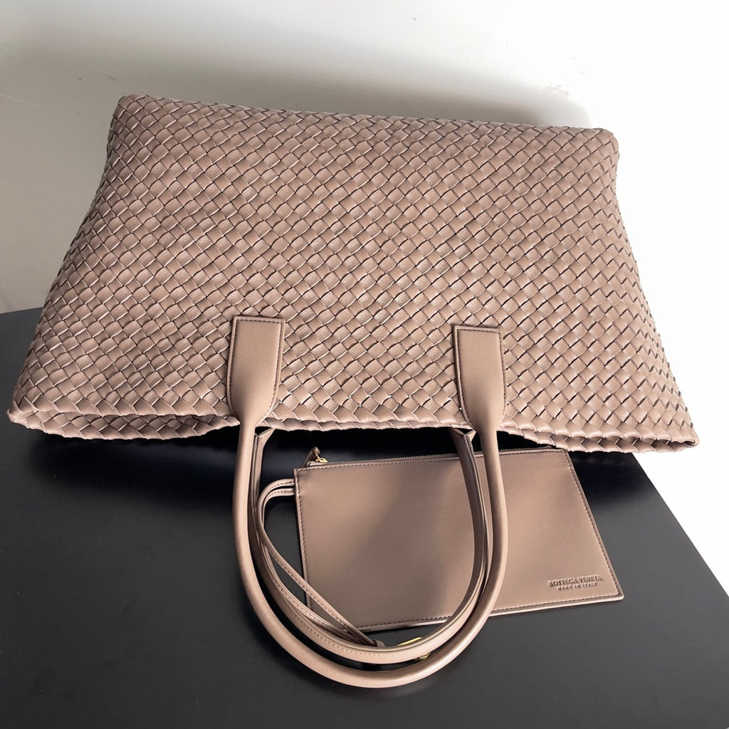 Bottega Veneta BV 608811 Large Cabat Bag Bv0016