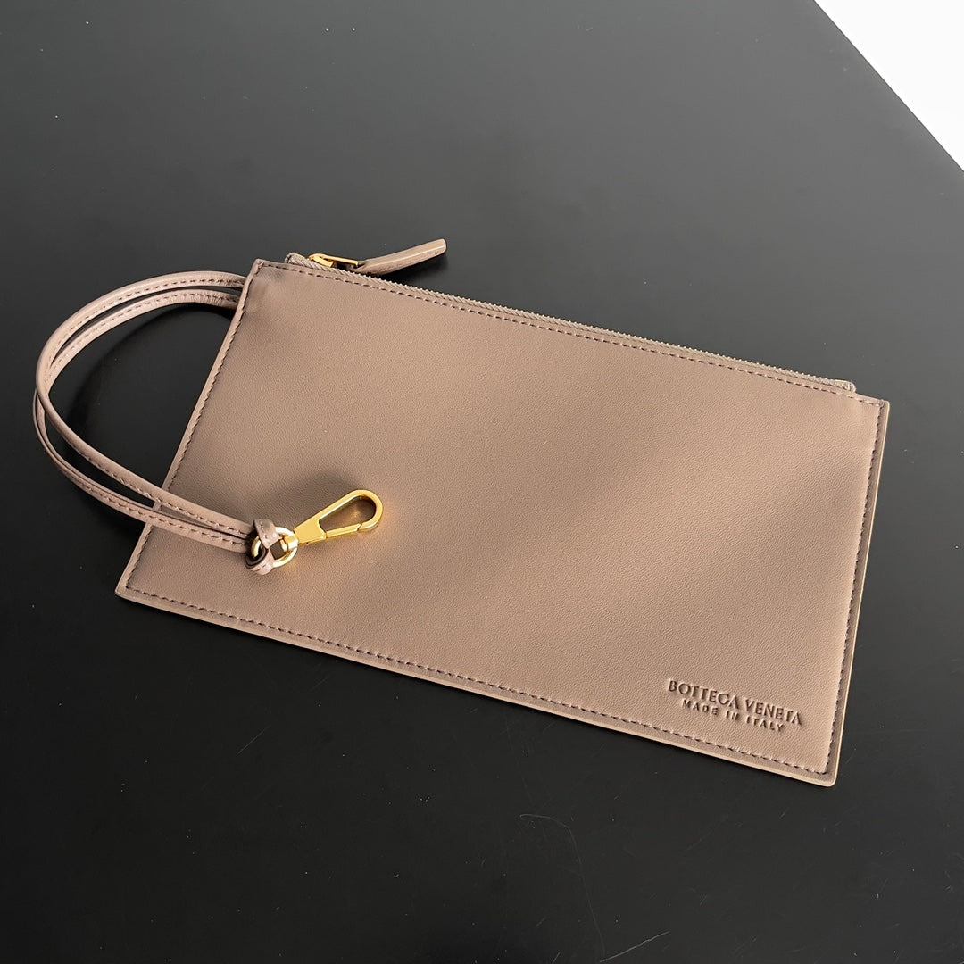 Bottega Veneta BV 608811 Large Cabat Bag Bv0016