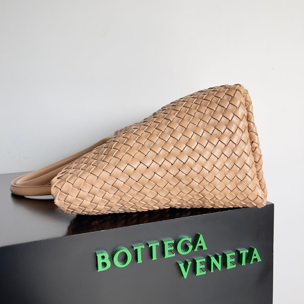Bottega Veneta BV 608811 Large Cabat Bag Bv0017