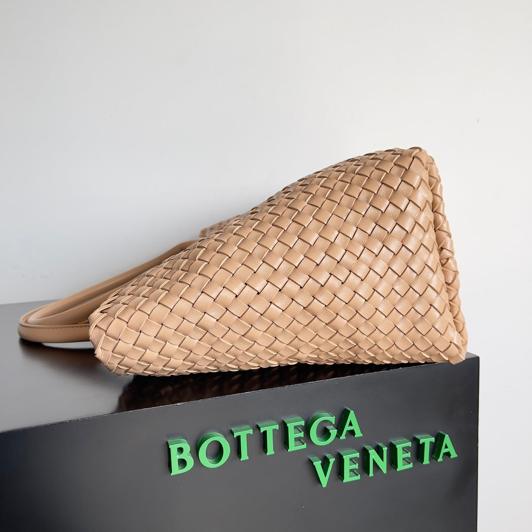 Bottega Veneta BV 608811 Large Cabat Bag Bv0017