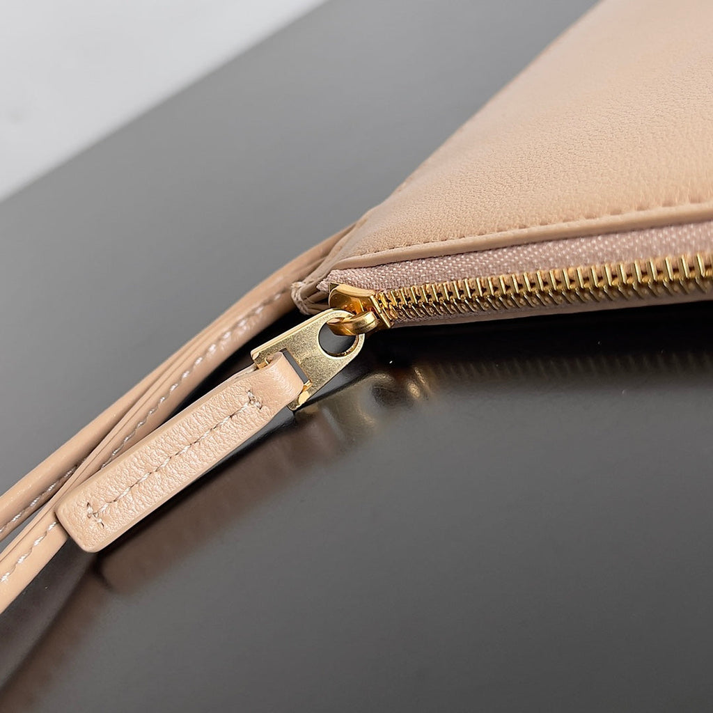 Bottega Veneta BV 608811 Large Cabat Bag Bv0017