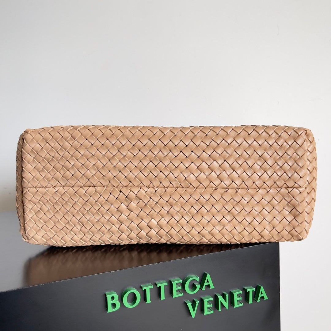 Bottega Veneta BV 608811 Large Cabat Bag Bv0017