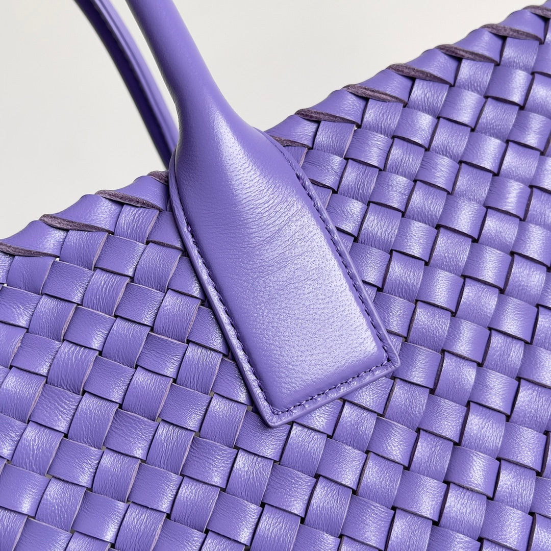 Bottega Veneta BV 608811 Large Cabat Bag Bv0018