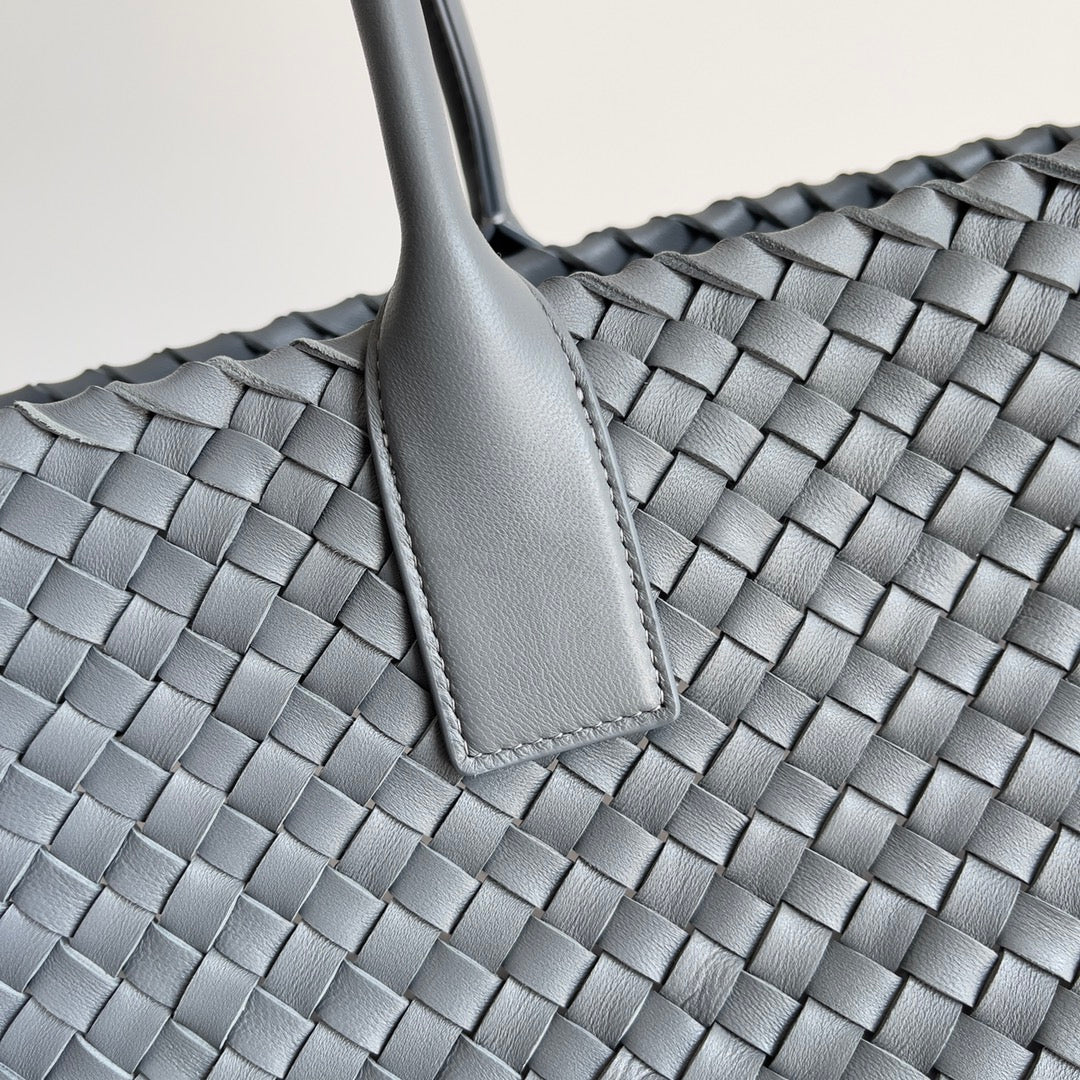 Bottega Veneta BV 608811 Large Cabat Bag Bv0018