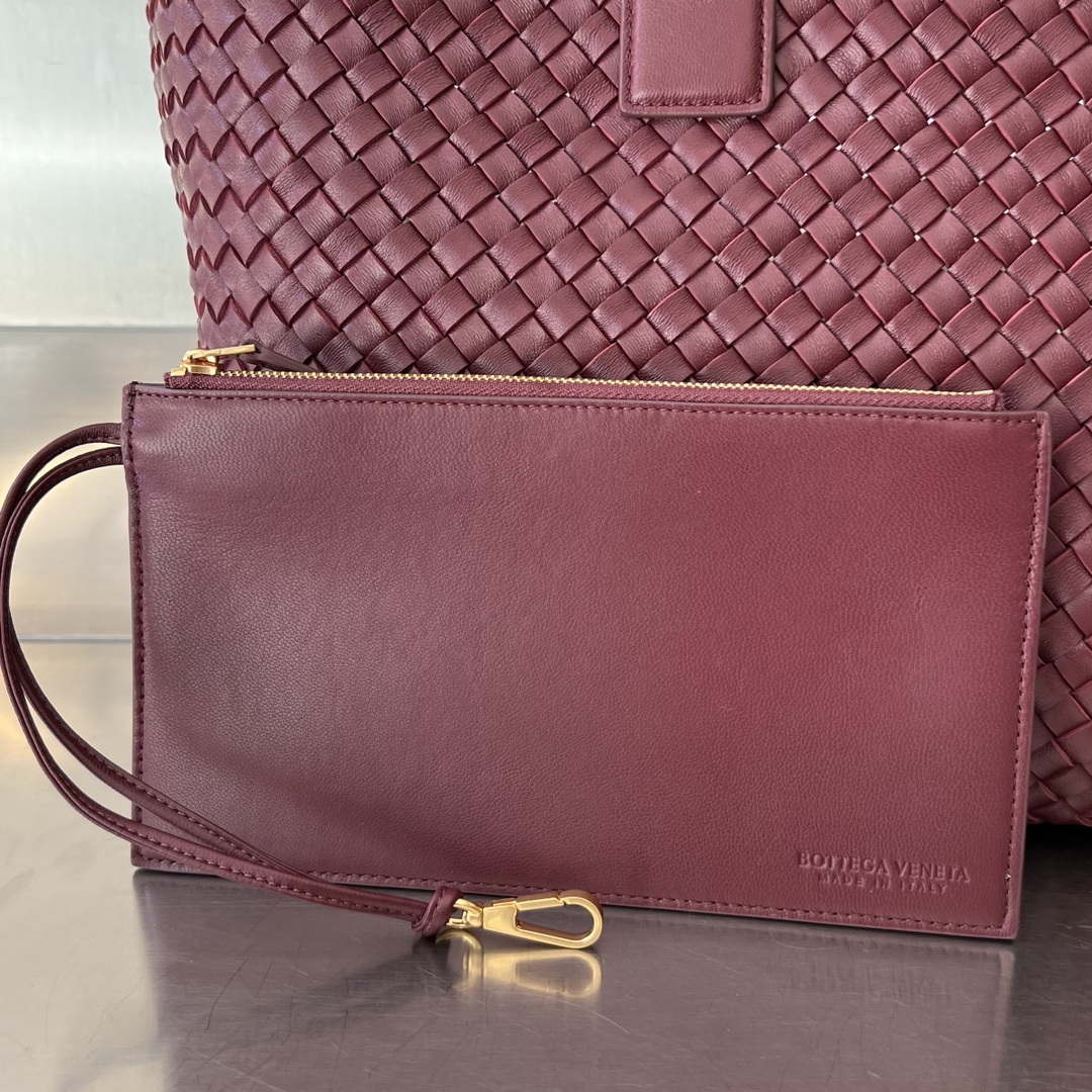 Bottega Veneta BV 608811 Large Cabat Bag Bv0023
