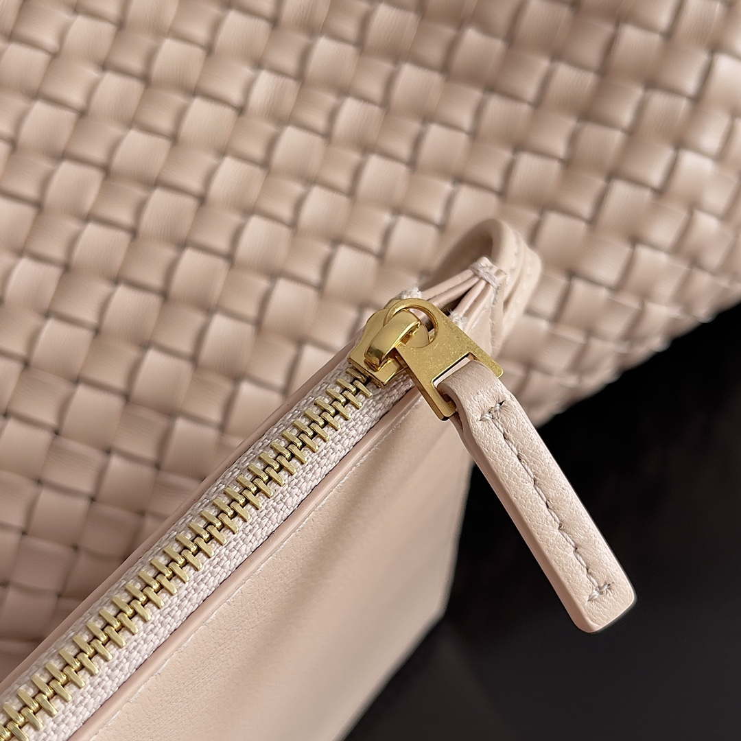 Bottega Veneta BV 608811 Large Cabat Bag Bv0025