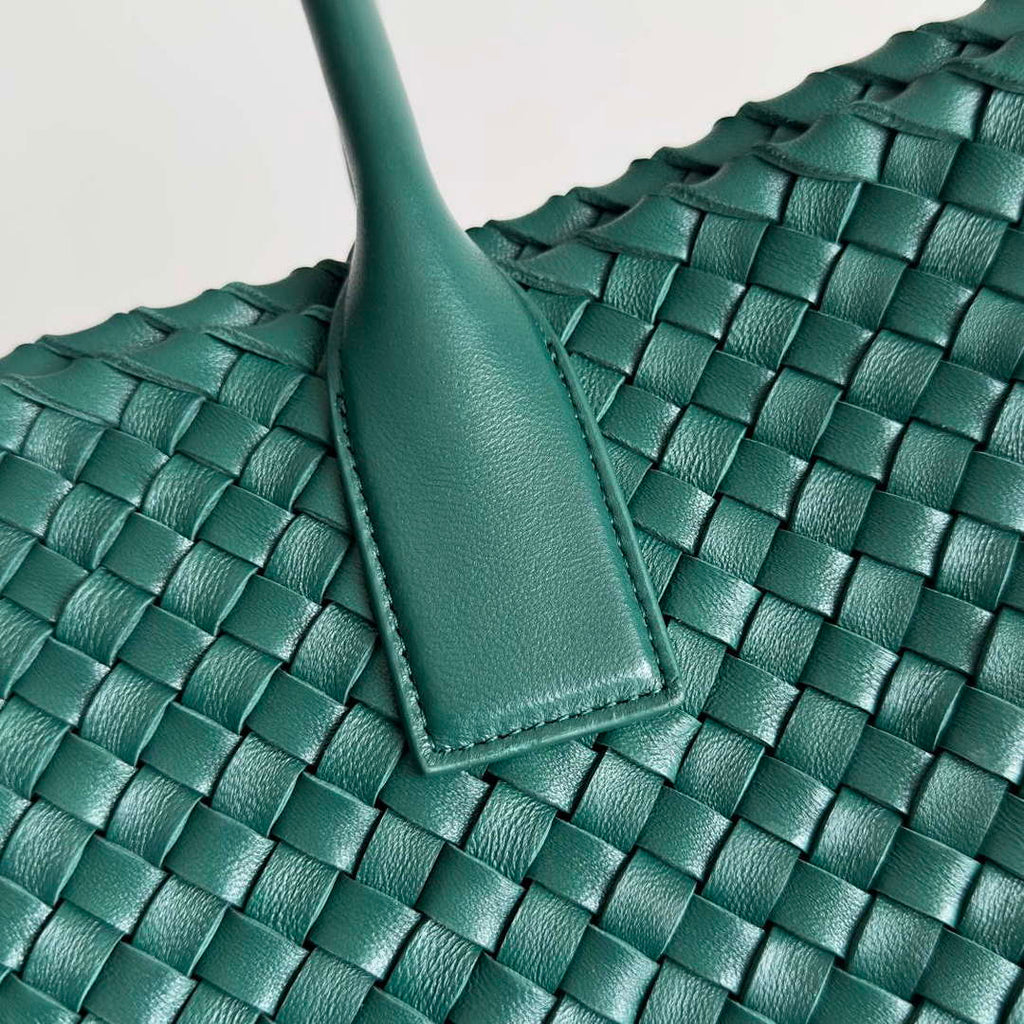 Bottega Veneta BV 608811 Large Cabat Bag Bv0026