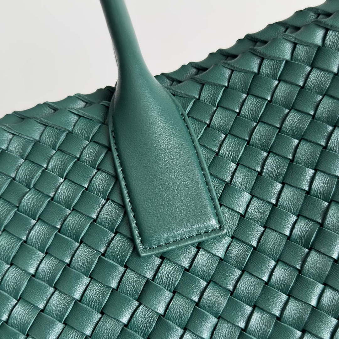 Bottega Veneta BV 608811 Large Cabat Bag Bv0026 - Default Title - View 9