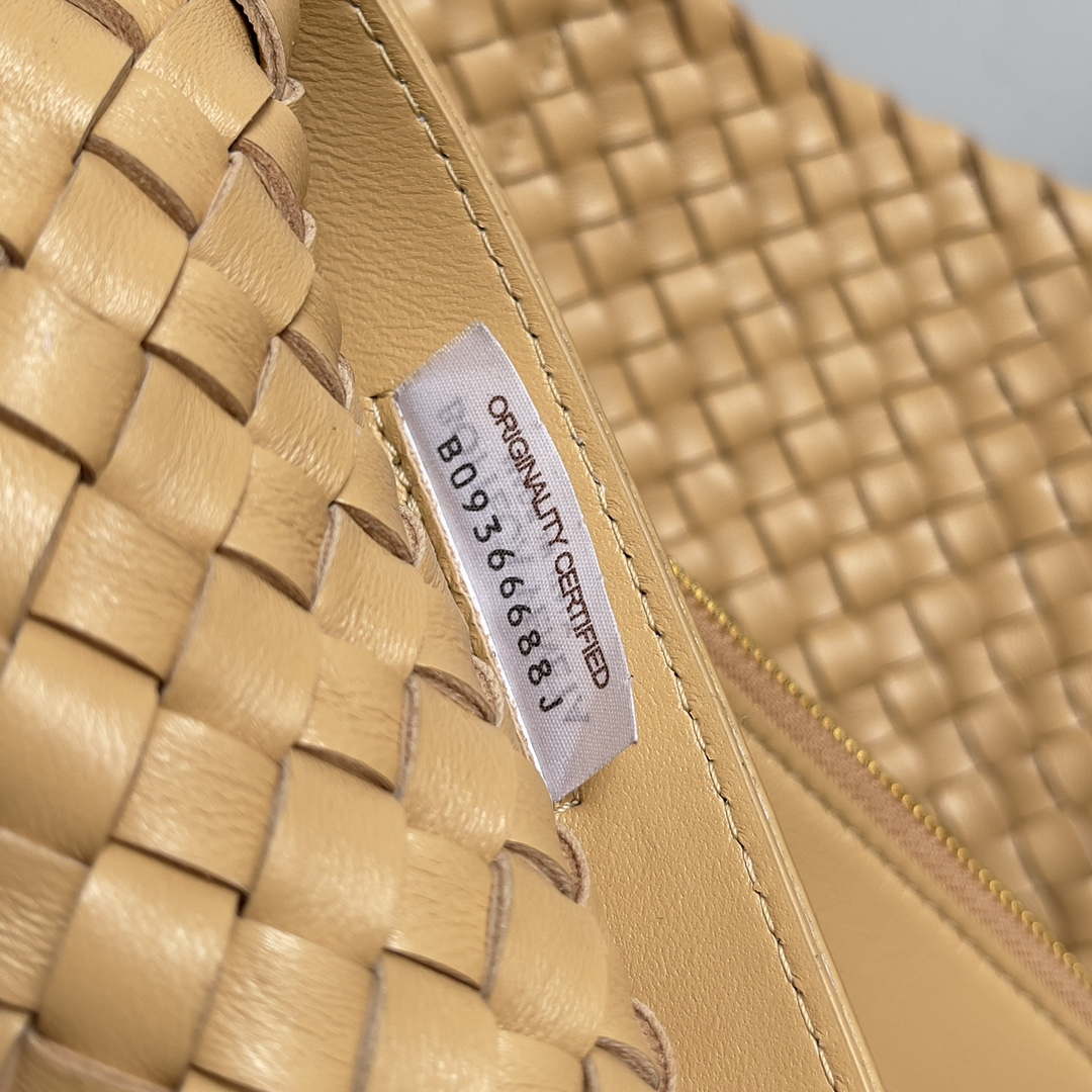 Bottega Veneta BV 608811 Large Cabat Bag Bv0027 - Default Title - View 3