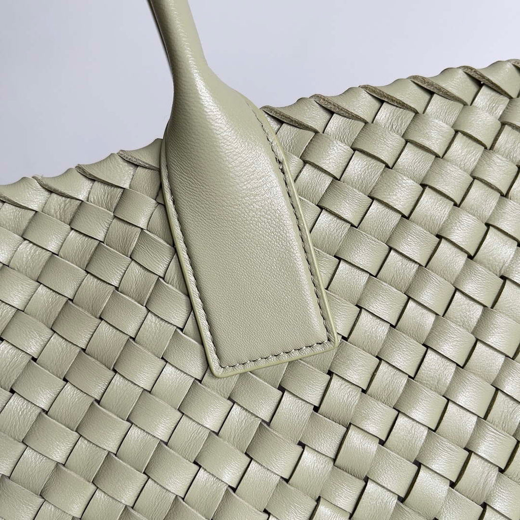 Bottega Veneta BV 608811 Large Cabat Bag Bv0028
