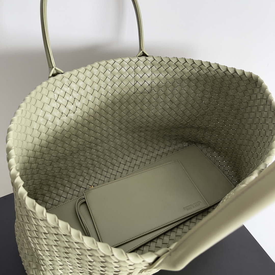 Bottega Veneta BV 608811 Large Cabat Bag Bv0028