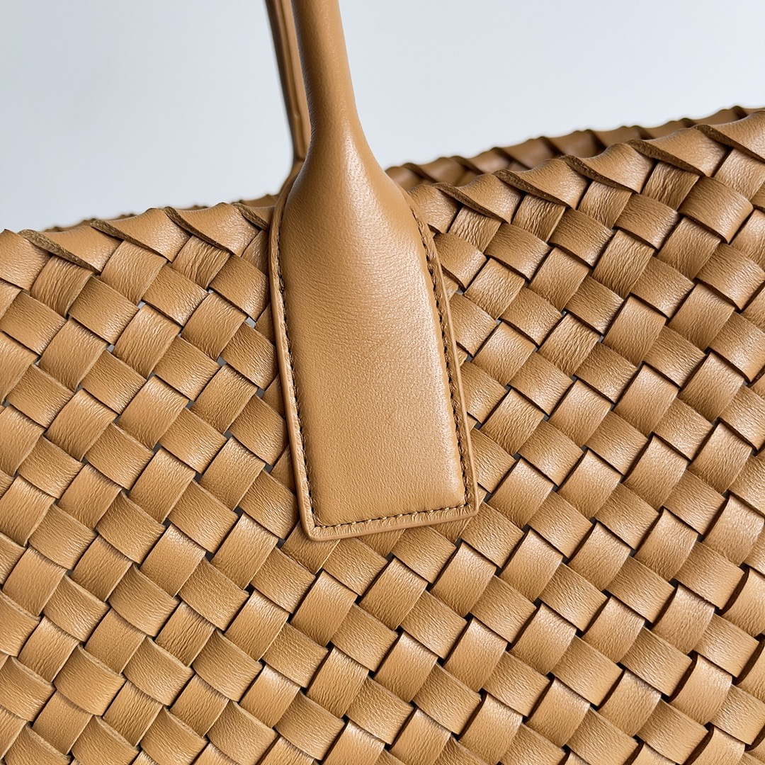 Bottega Veneta BV 608811 Large Cabat Bag Bv0029 - Default Title - View 2