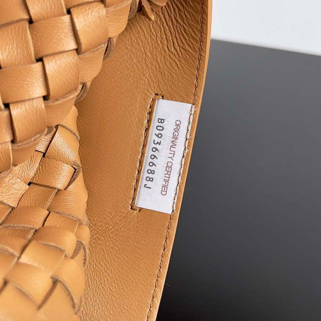 Bottega Veneta BV 608811 Large Cabat Bag Bv0029
