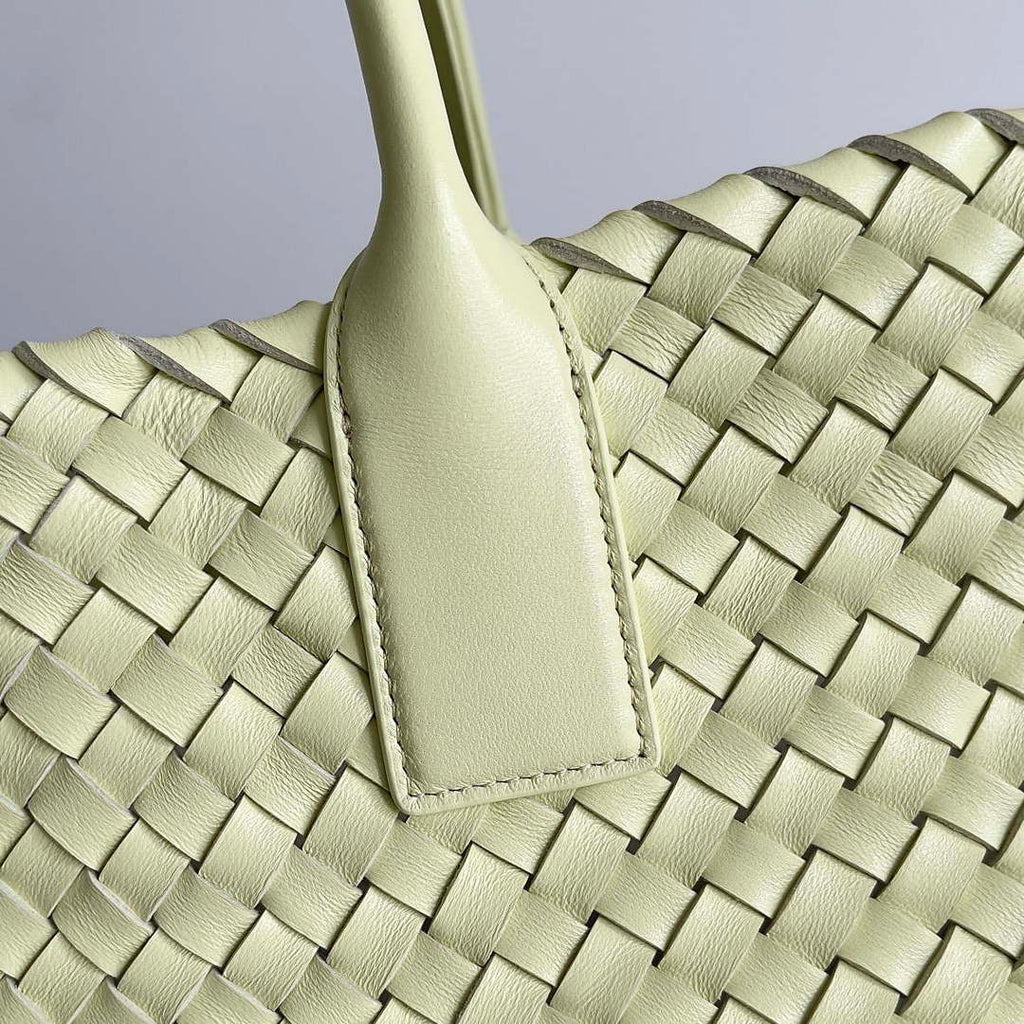 Bottega Veneta BV 608811 Large Cabat Bag Bv0030