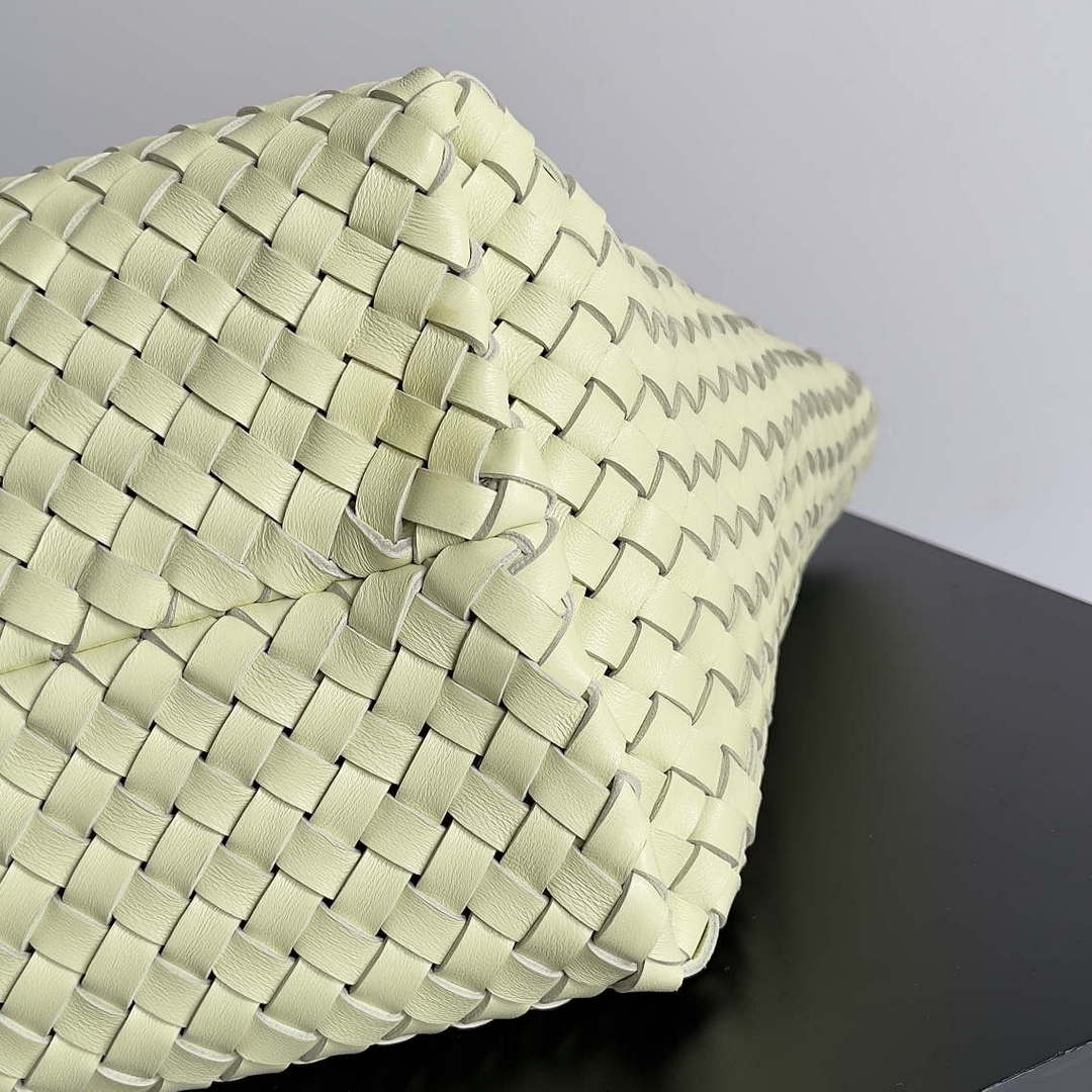 Bottega Veneta BV 608811 Large Cabat Bag Bv0030