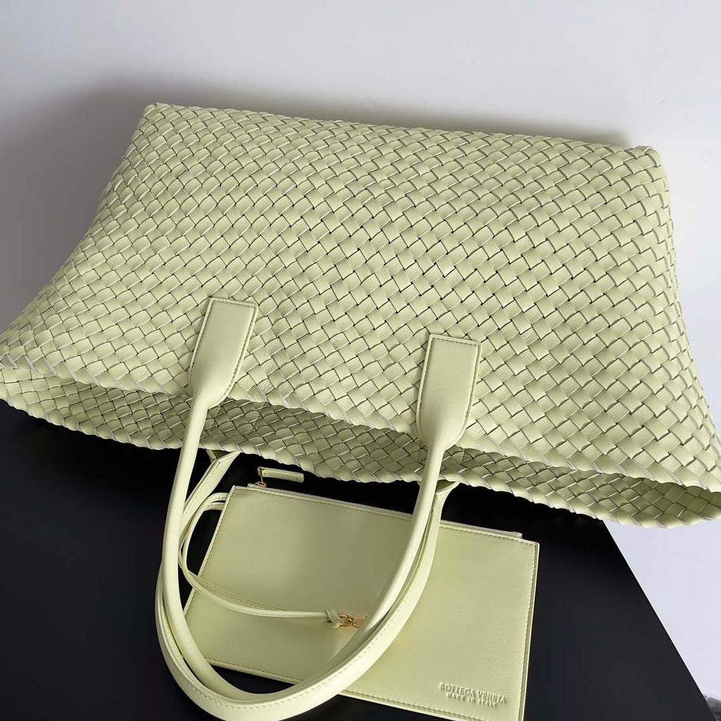 Bottega Veneta BV 608811 Large Cabat Bag Bv0030