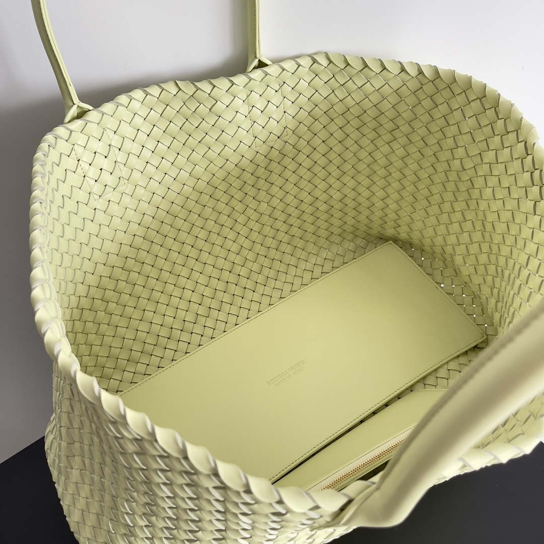 Bottega Veneta BV 608811 Large Cabat Bag Bv0030