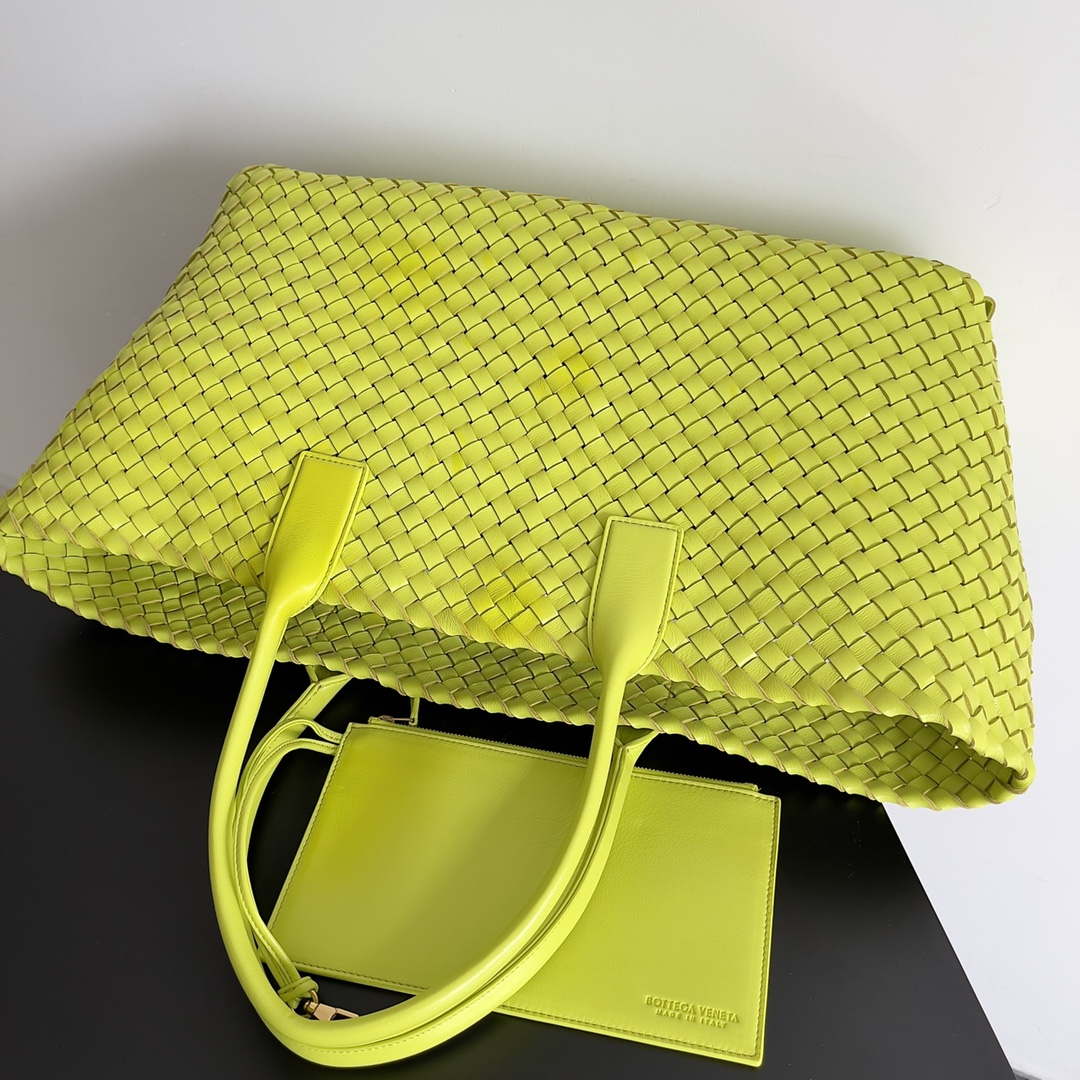 Bottega Veneta BV 608811 Large Cabat Bag Bv0031
