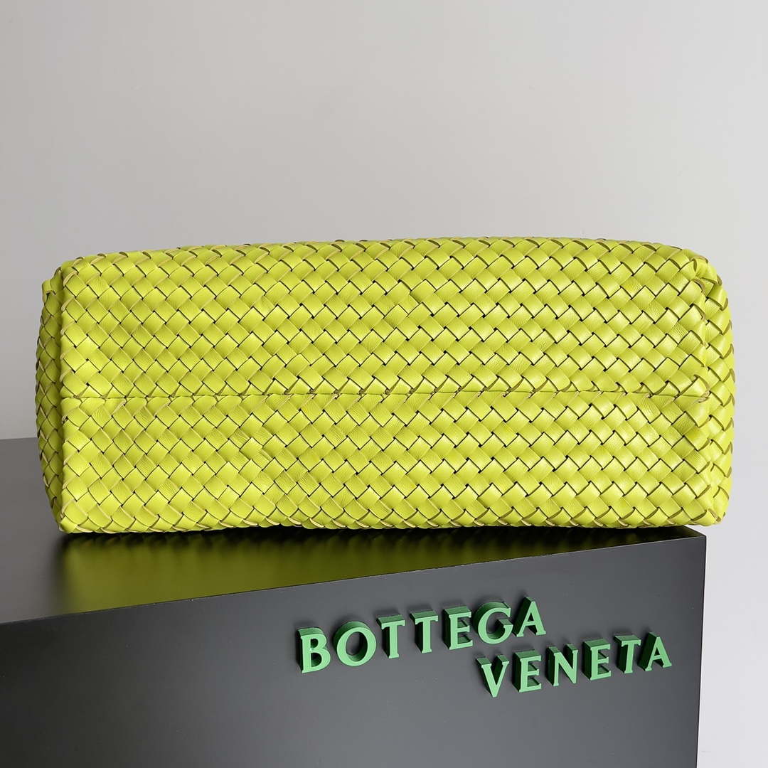 Bottega Veneta BV 608811 Large Cabat Bag Bv0031
