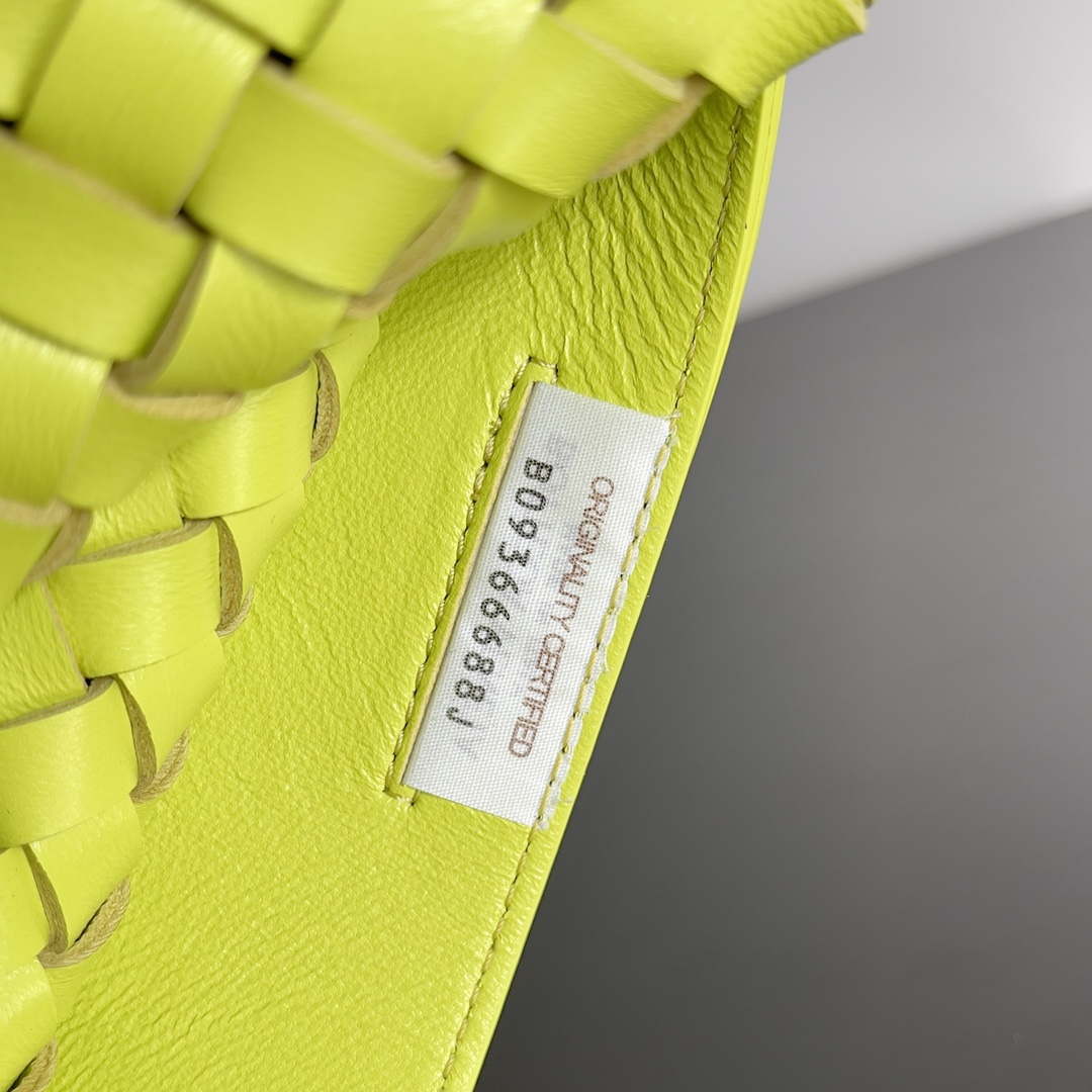 Bottega Veneta BV 608811 Large Cabat Bag Bv0031