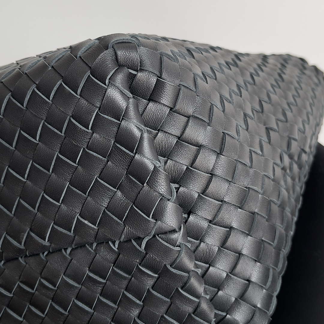 Bottega Veneta BV 608811 Large Cabat Bag Bv0033