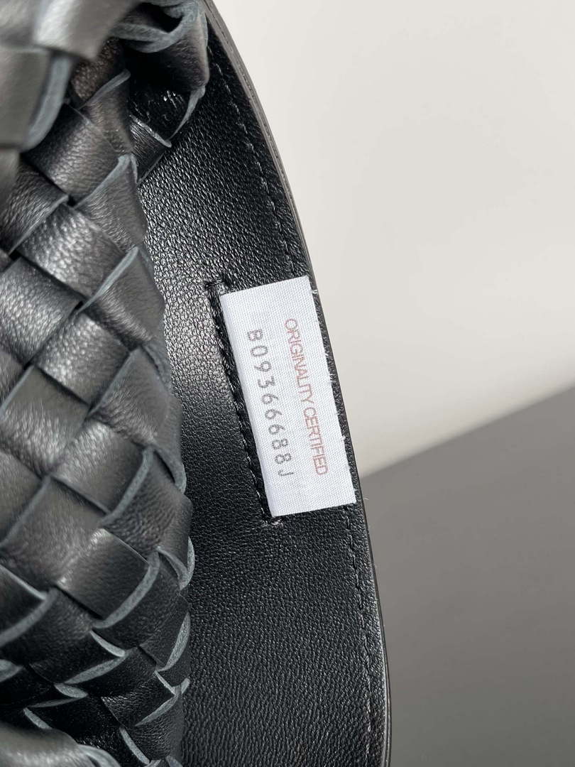 Bottega Veneta BV 608811 Large Cabat Bag Bv0033 - Default Title - View 8