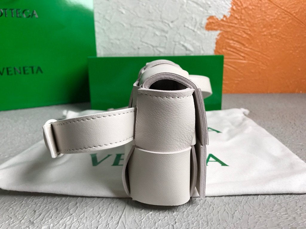 Bottega Veneta BV 639367 Belt-Cassette 55869 Bag White