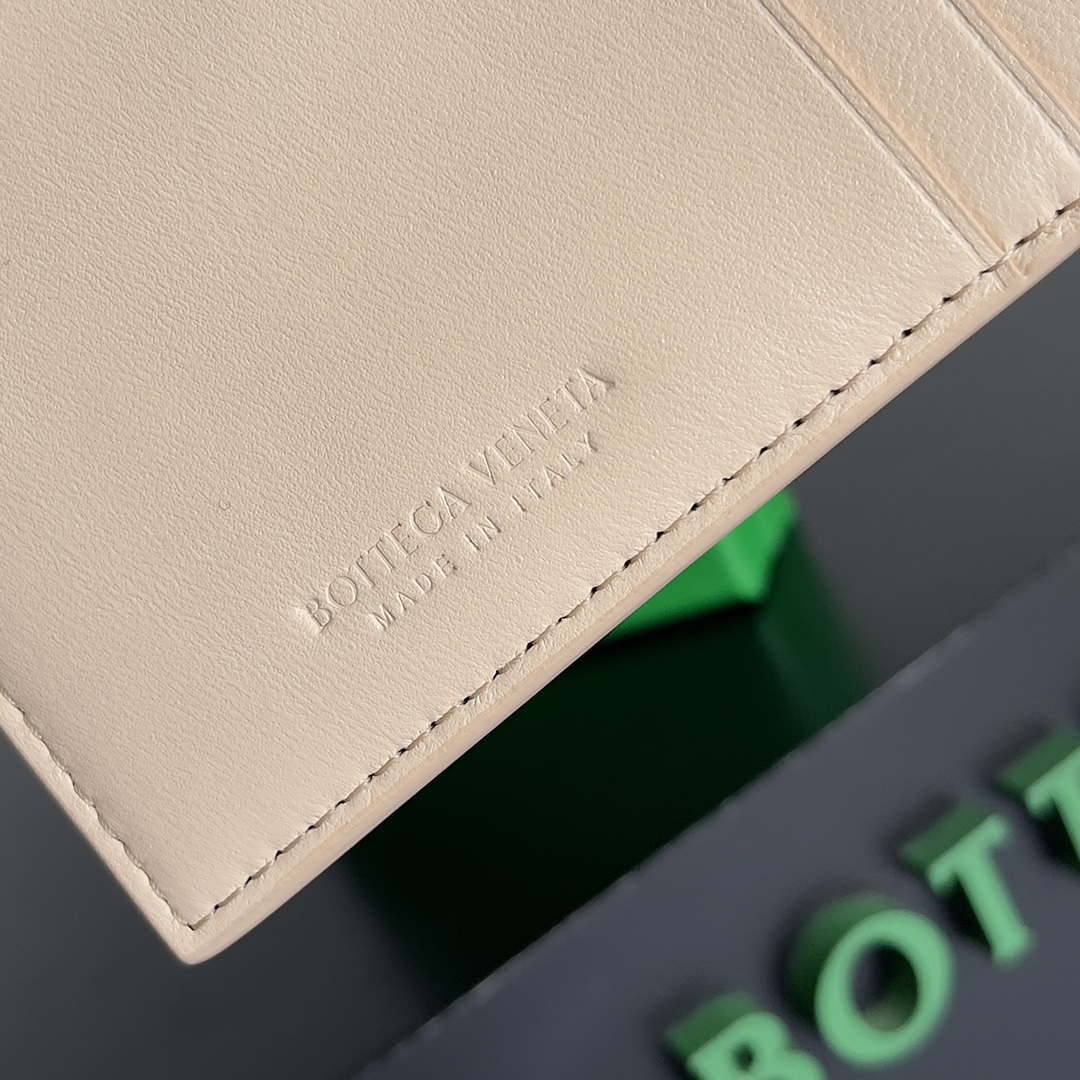 Bottega Veneta BV 649597 Cassette Credit Card Case bv70038